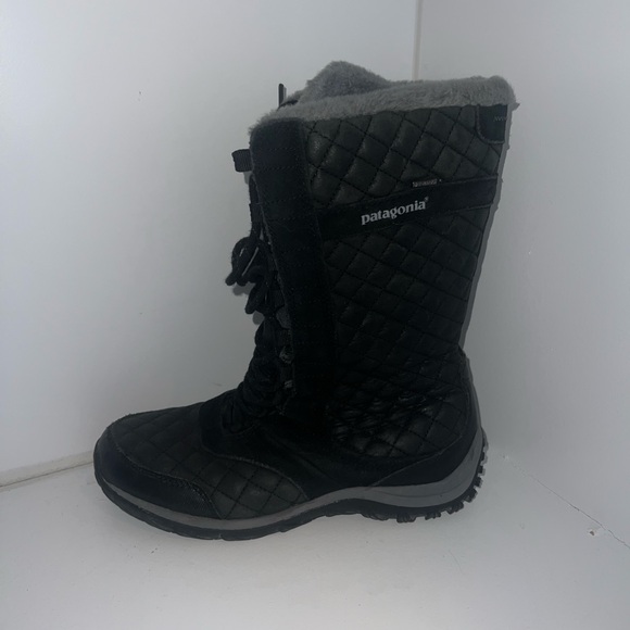 Black and gray Patagonia women’s 7.5 winter boots - Picture 4 of 5